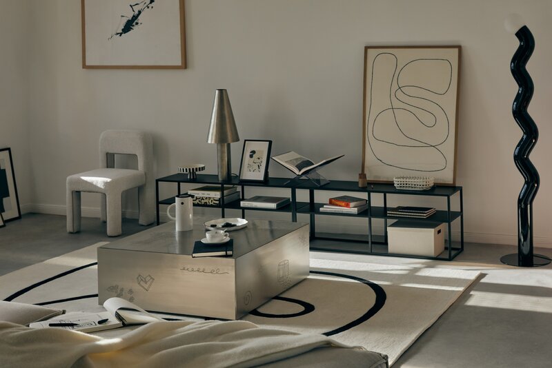 Artystyczna kreska, organiczne formy i&nbsp;świadoma niedoskonałość &ndash; trend Living Sketches zamienia wnętrze w&nbsp;przestrzeń inspirowaną procesem tw&oacute;rczym, gdzie detal i&nbsp;linia grają gł&oacute;wną rolę