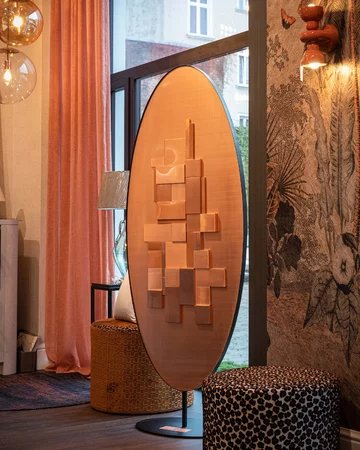 Patynowana miedź we wnętrzu – materiał, który z czasem zyskuje głębię i staje się architektonicznym akcentem przestrzeni premium 