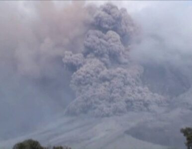 Miniatura: Spektakularna erupcja wulkanu w Indonezji....
