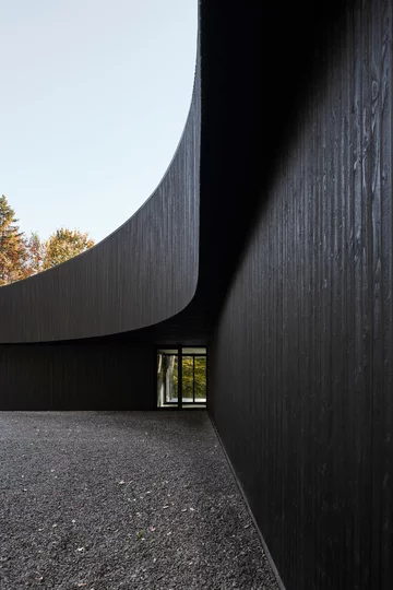 Leśny azyl miłośników sztuki, projekt Studio Jean Verville architectes v2com, 1010-16, Studio Jean Verville