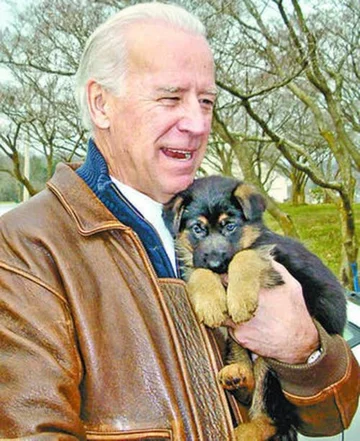 Joe Biden i jeden z jego psów 