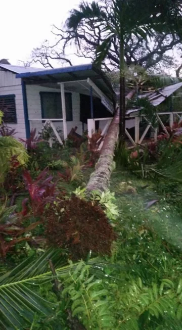 Zniszczenia po cyklonie Gita 