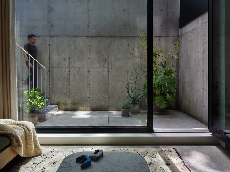 Dom z czarną kuchnią, projekt Batay-Csorba Architects