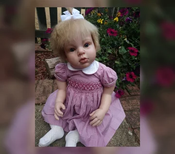 Natasha Harridge ze swoimi lalkami 