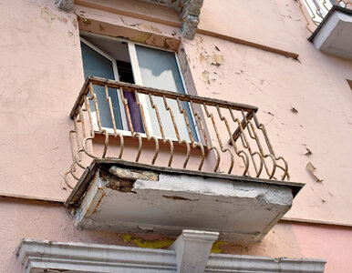 Miniatura: Pęknięty balkon, zepsuty wodomierz....