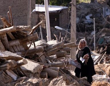 Miniatura: Iran dotknięty podwójnym trzęsieniem ziemi...