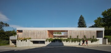 Betonowy dom z zielonym atrium, projekt Atelier Štěpán 