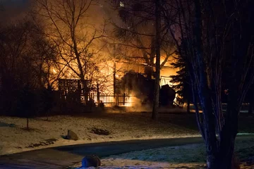 Płonie warsztat samochodowy i dom 