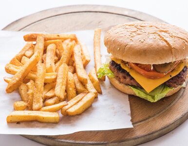 Fast-foody bardziej szkodzą otyłym. Prowadzą do niealkoholowego...