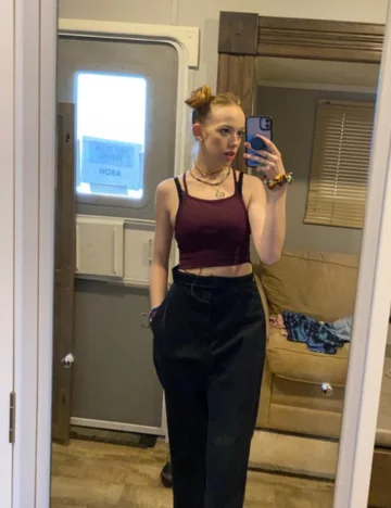 Amybeth McNulty 