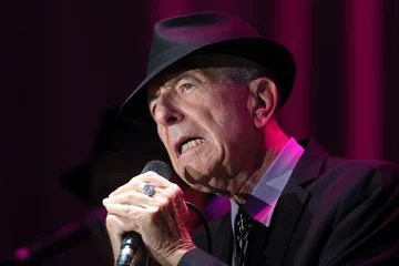 Leonard Cohen Kanadyjski poeta i piosenkarz zmarł 7.11. 2016 r. w wieku 82 lat. Do historii przeszły jego ballady, takie jak "Hallelujah" czy "Suzanne".