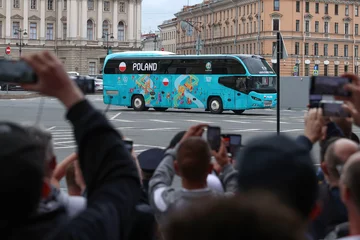 Przyjazd reprezentacji Polski w piłce nożnej do hotelu Astoria w Sankt-Petersburgu 