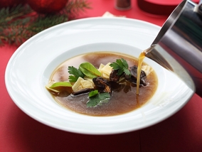 Przepis na bulion grzybowy. Podpowiadamy, jak zrobić wigilijny barszcz...