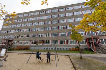 Eisenh&uuml;ttenstadt. W&nbsp;takim budynku mieszkają uchodźcy objęci procedurą azylową