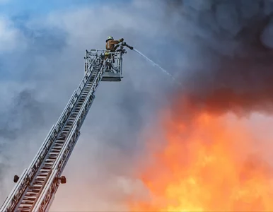 Miniatura: Płonął szeregowiec. W akcji ucierpieli...