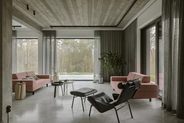 Dom pod Krakowem zaprojektowany przez Martę Palę-Szczerbak (Minimoo) to przykład minimalistycznego wnętrza, w którym główną rolę odgrywają naturalne materiały i bliskość natury 