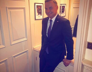 Miniatura: Andrzej Duda pozował przy umywalce....