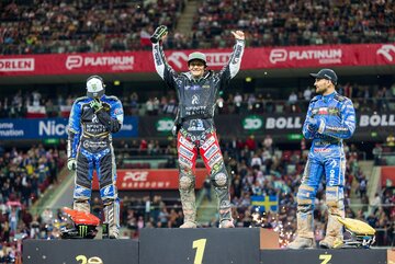 Podium zawod&oacute;w ORLEN FIM Speedway Grand Prix: Fredrik Lindgren, Jack Holder, Bartosz Zmarzlik
