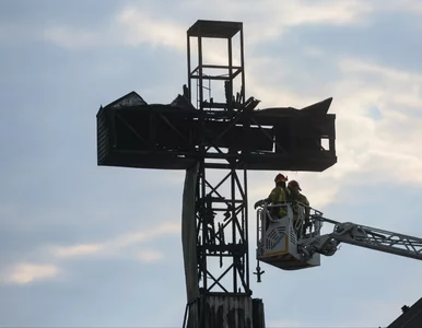 Miniatura: Spłonął krzyż przed warszawskim kościołem....