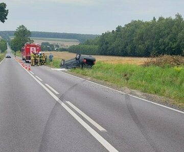 Pijany kierowca dachował Volkswagenem Passatem