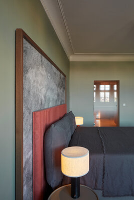 Miniatura: ściana za wezgłowiem łóżka