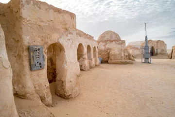 Tunezja. Wioska imitująca krajobraz na Tatooine, opuszczona po nakręceniu „Gwiezdnych Wojen” 