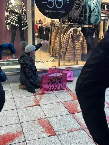 Protest pod H&M 