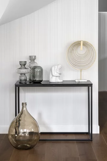 Aranżacja nowoczesnego wnętrza z dużymi przeszkleniami, proj. MIŚKIEWICZ design 