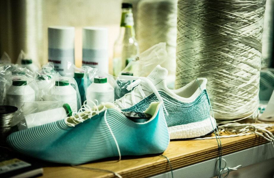 Buty Adidasa wykonane z przetworzonych plastikowych butelek 