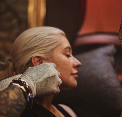 Miniatura: Christina Aguilera naturalnie i w makijażu