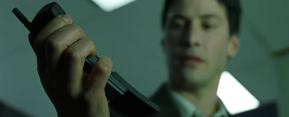 Miniatura: Nowa wersja kultowej komórki z filmu "Matrix"