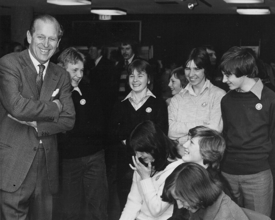 Książę Filip jako fundator Nagrody Księcia Edynburga dla uzdolnionych uczniów 