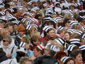 Manifestacja zorganizowana przez Ogólnopolski Związek Zawodowy Pielęgniarek i "Sierpień 80" (fot. PAP/Paweł Supernak)