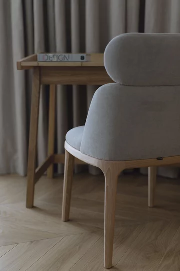 Projekt MIKOŁAJSKAstudio pokazuje, że styl japandi to nie tylko estetyka, ale przede wszystkim świadomie zaprojektowana przestrzeń sprzyjająca codziennemu komfortowi i wyciszeniu 