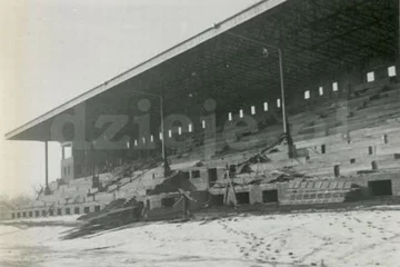 Widok od strony boiska. Luty 1930r., fot. CAW