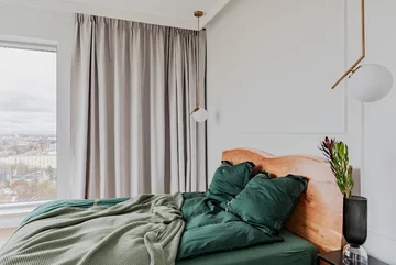 Białe wnętrza z drewnem, proj. Pracownia Architektury Wnętrz Deer Design 