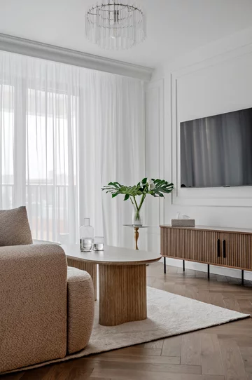 Mieszkanie z elementami w kolorze bordo, projekt Deer Design 