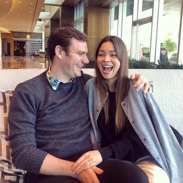 Cooper Hefner i Scarlett Byrne 