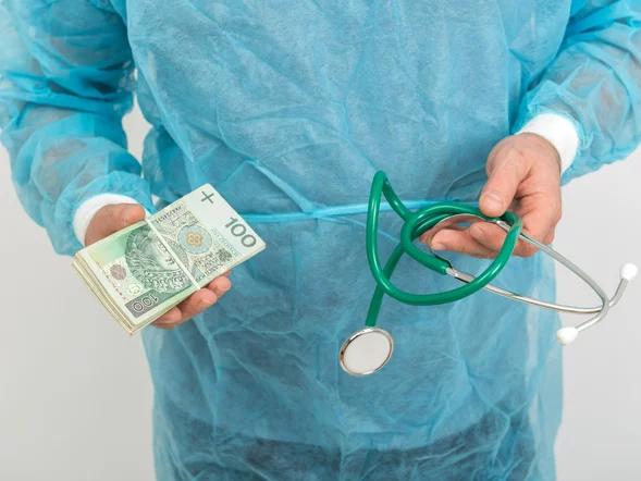 Miniatura: Kto zapłaci za zdrowie Polaków? Dwa różne...