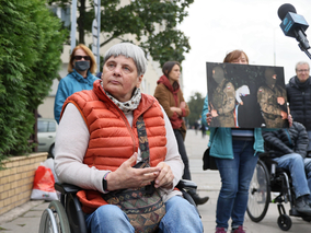 Kontrowersyjna grafika na profilu Janiny Ochojskiej. „Cały Naród piecze...