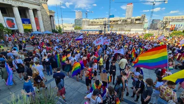 Tłumy ludzi na Paradzie Równości w Warszawie 