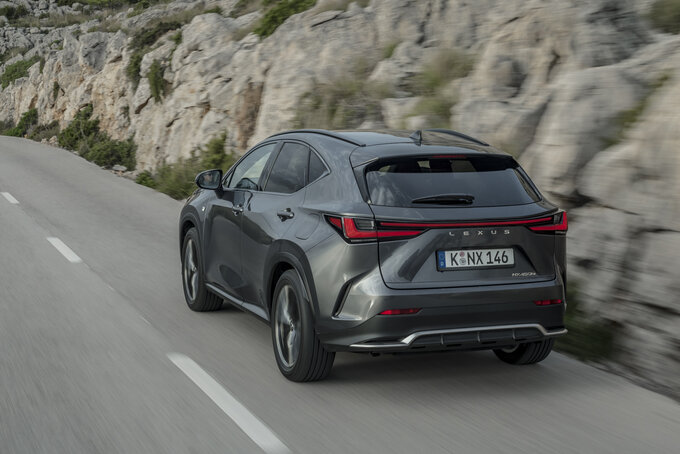 Nowy Lexus NX 450h+