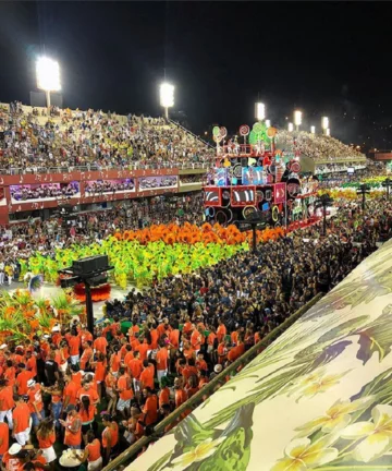 Parada podczas karnawału w Rio 