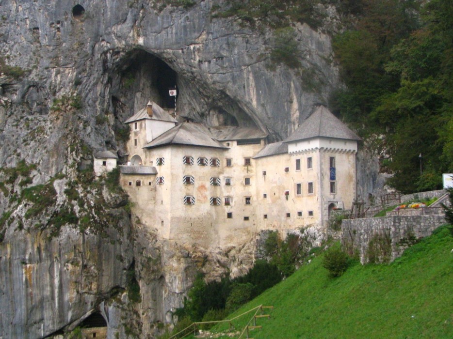 Predjama Castle, Słowenia (fot. epicdash.com)