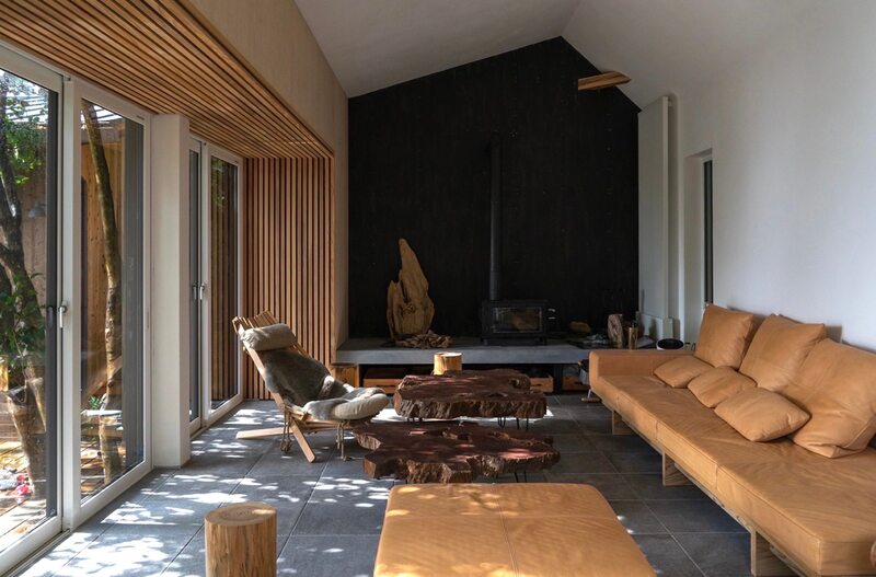 Drewniany domek, w którym żyje się w zgodzie z naturą, projekt Tsukasa Ono z Tono Inc