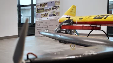 W klasie Regular zakazane jest stosowanie kompozytów włóknistych. Przez to konstrukcja wykonana jest przede wszystkim z drewna i aluminium. To najbardziej prestiżowa klasa, w której budowane są najbardziej tradycyjne konstrukcje.