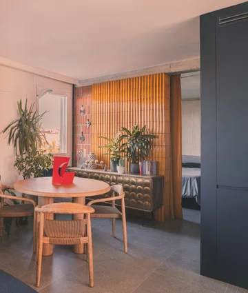Metamorfoza mieszkania w bloku z lat 60. autorstwa OOIIO Architecture 