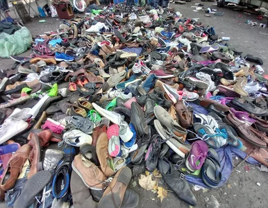 Miniatura: Sprzedają używane buty, stare balie i...