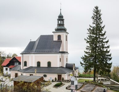 Miniatura: Ksiądz raził paralizatorem turystę....