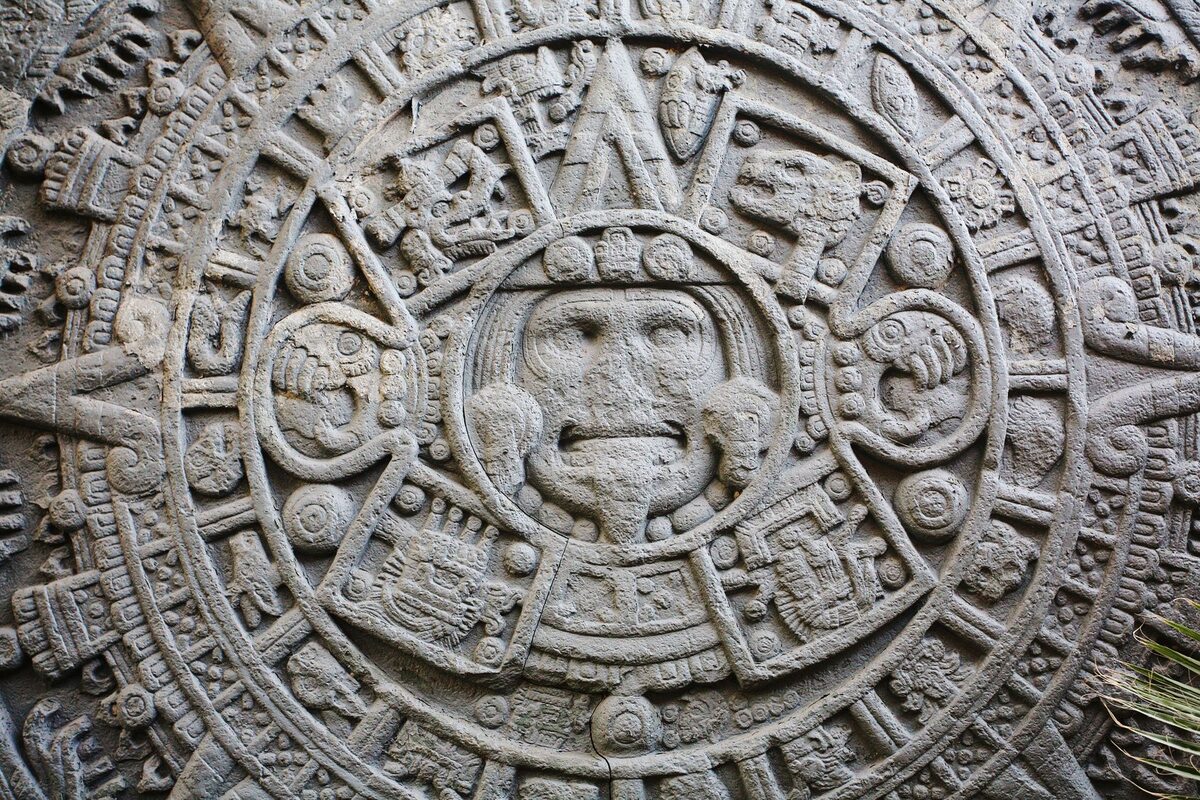 Kalendarz Majów 21 grudnia 2012 roku kończył się kalendarz Majów - co miało oznaczać koniec świata w kształcie, w jakim go znamy. Jak mogliśmy się przekonać, nic takiego się nie stało